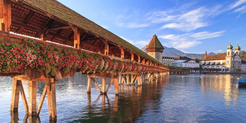 Cây cầu gỗ xưa nhất Châu Âu Chapel dài 240m