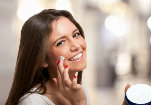 Dưỡng ẩm đóng một vai trò cực kì quan trọng không chỉ trong việc nuôi dưỡng làn da mà cả trong makeup