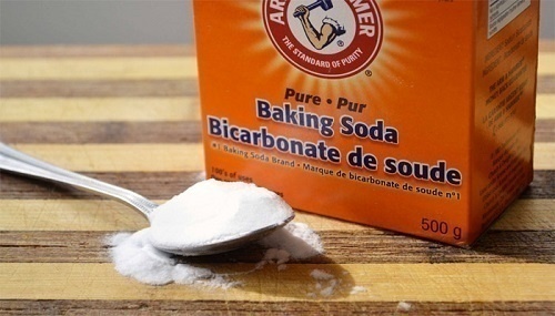 Tẩy TBC môi bằng baking soda