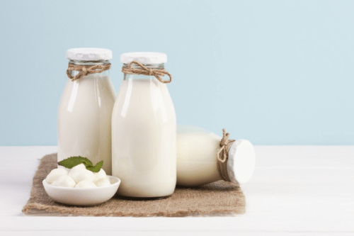 Sữa có chứa hàm lượng dưỡng chất cao cung cấp nhiều lợi ích cho da và cơ thể con người