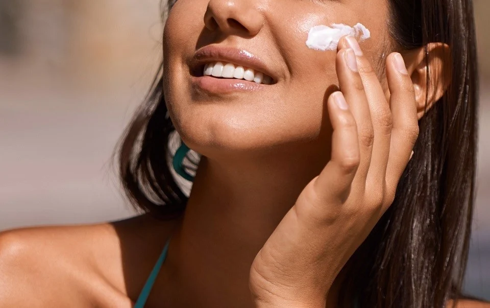 Kem chống nắng là sản phẩm bắt buộc dùng mỗi ngày để bảo vệ da trước ánh nắng mặt trời